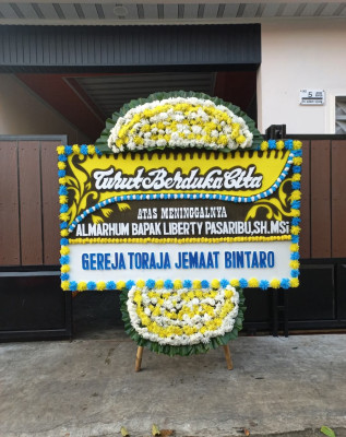 Papan Bunga Duka di Wungu